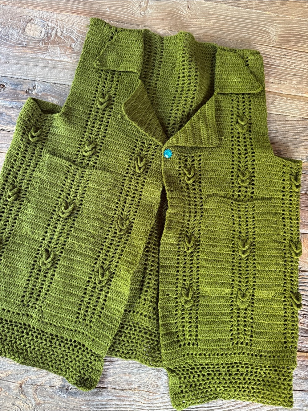 Handmade 1970’s vintage hand knit crochet boho olive green sweater vest M